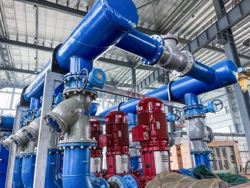 中建五局三公司裝配式機電工廠成功生產首個換熱泵組模塊，樹立行業新標桿
